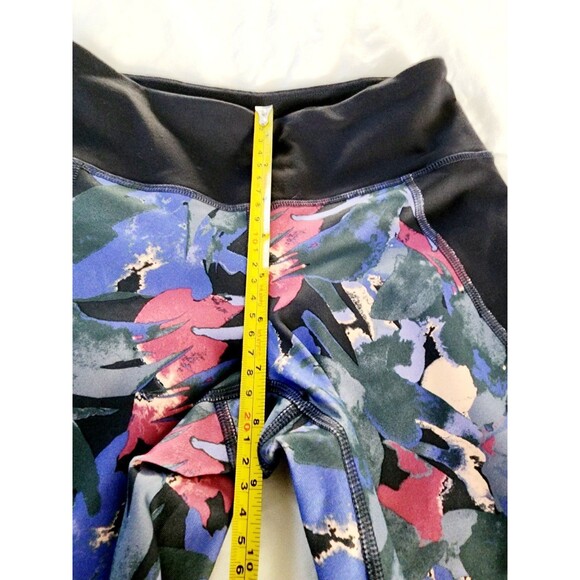 Patagonia - Women's Centered Crop Leggings Abstract Jungle - Size XS - Picture 4 of 10
